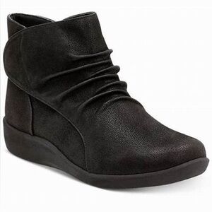 Cloudsteppers by Clarks Black Ankle Booties with Velcro closures